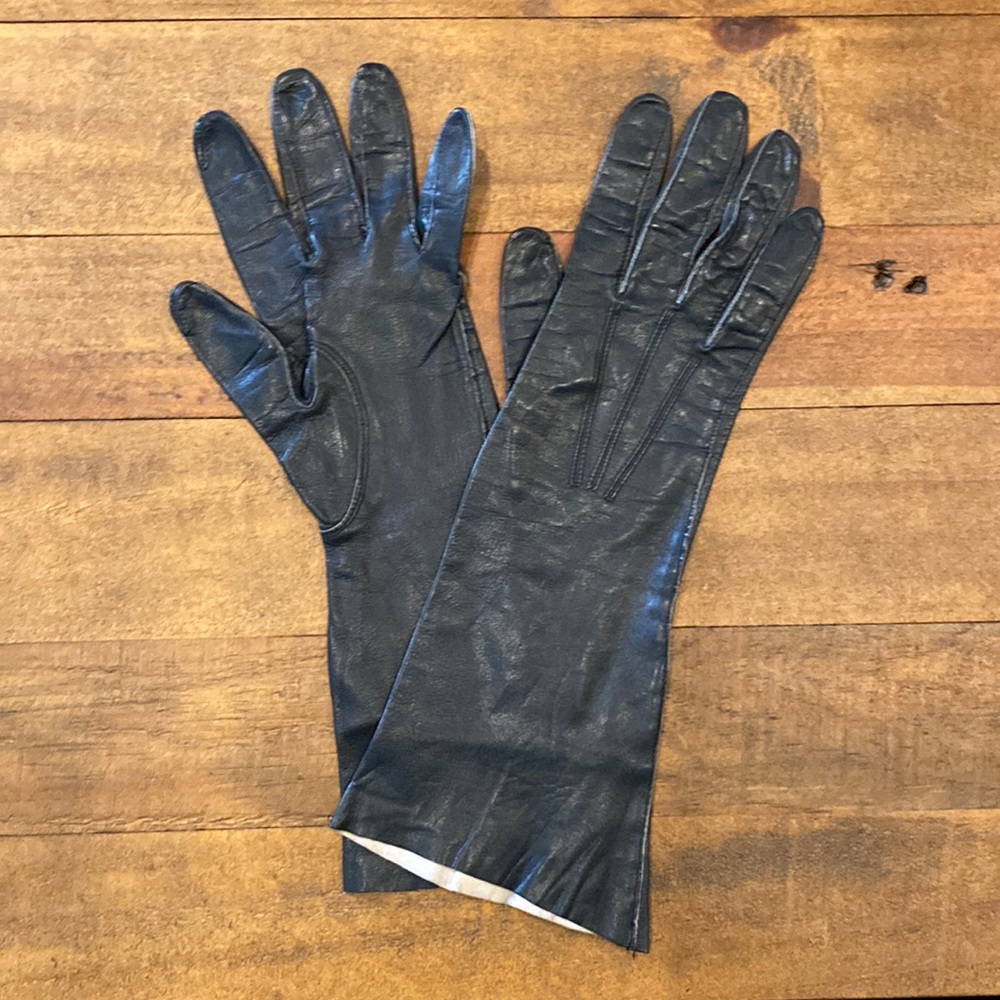 Vintage black leather gloves